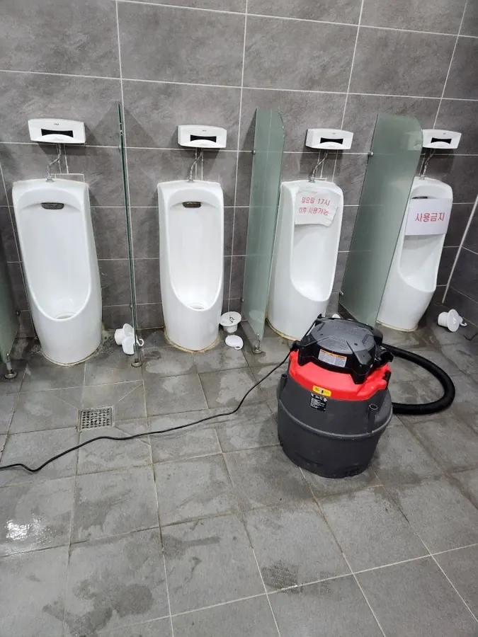 상가 화장실 소변기 배관 작업